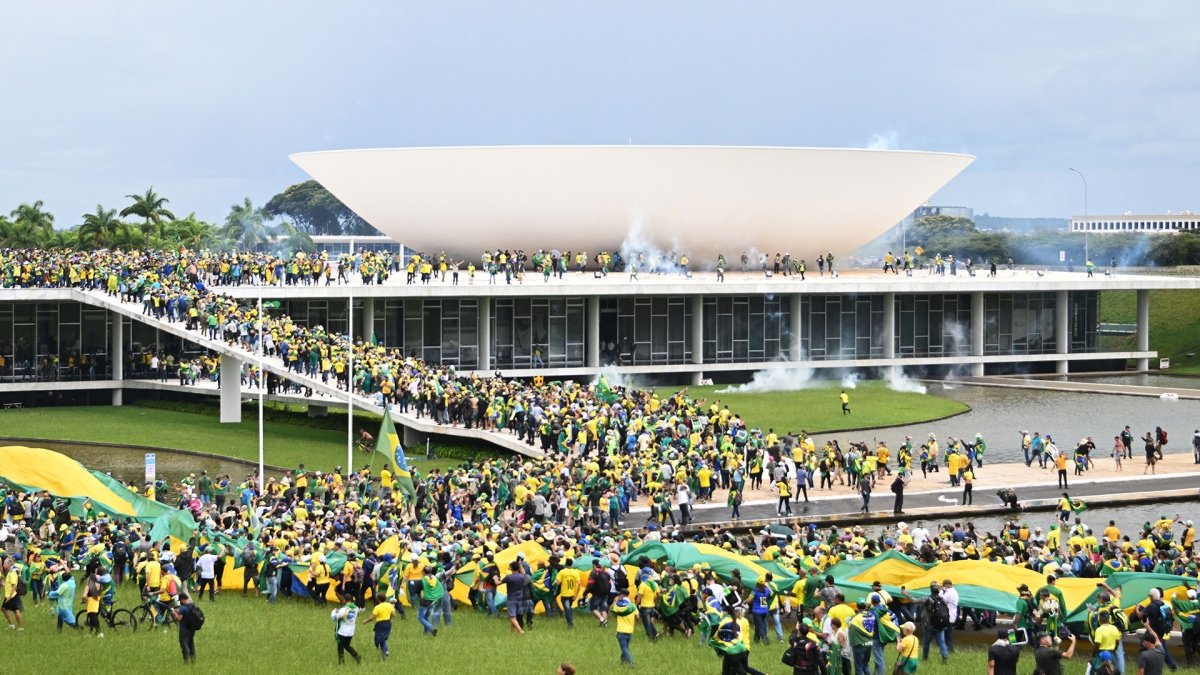 El 8 de enero manifestantes destruyeron obras de arte y mobiliario de emblemticos edificios de los tres poderes de Brasilia Foto AFP
