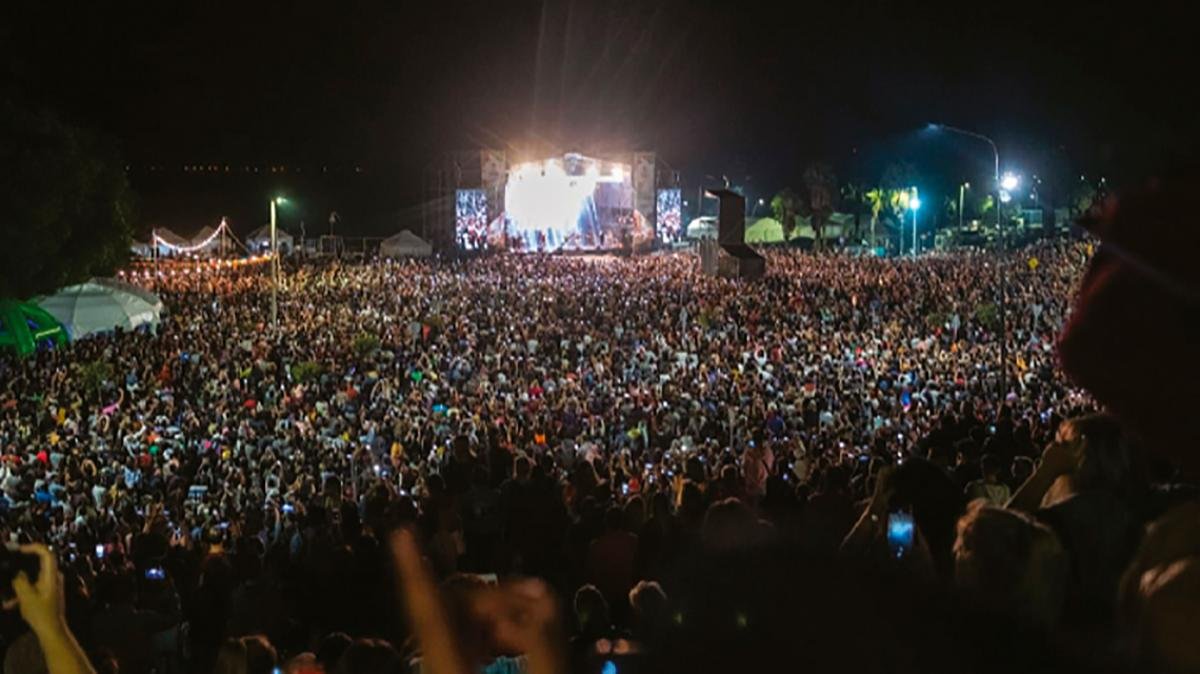 La Fiesta Nacional del Mate convoca multitudes en la ciudad de Paran Foto paranagobar