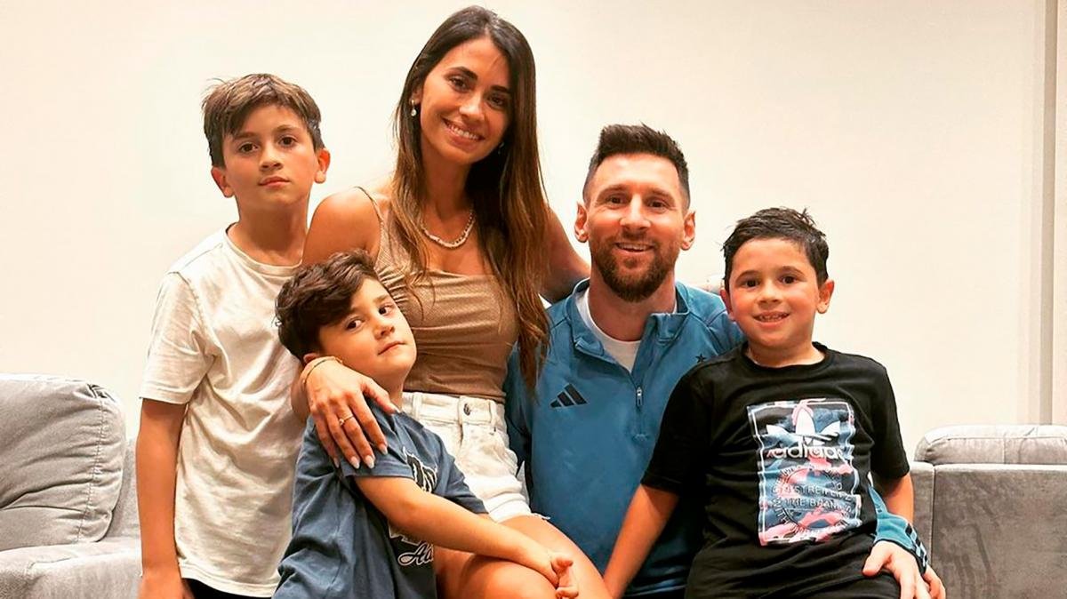 Messi aprovech la licencia del PSG a sus jugadores y viaj a Barcelona con su familia Foto Archivo