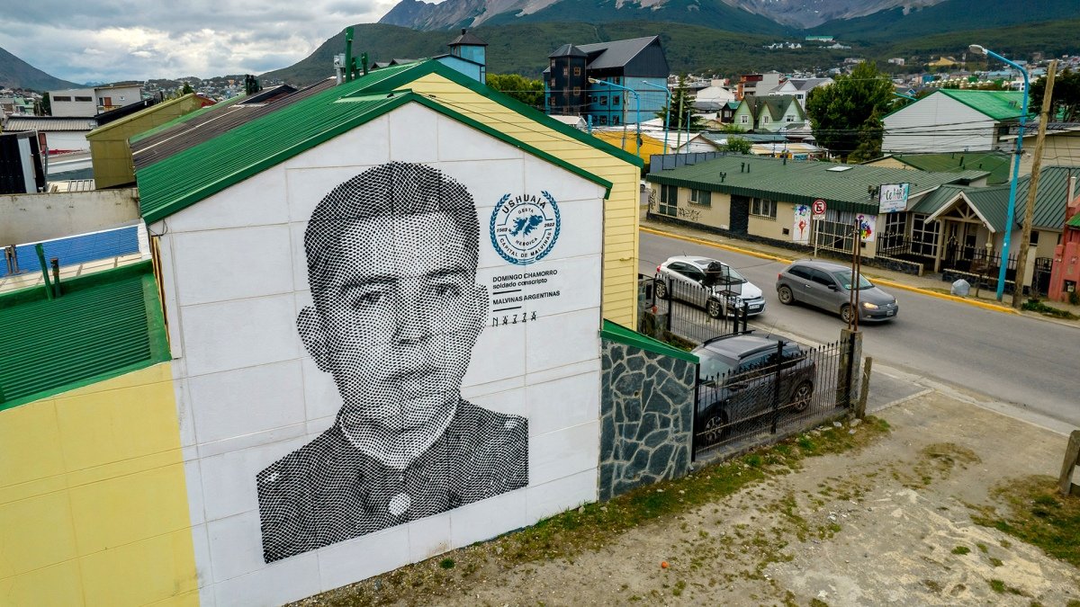 La identificacin de Tierra del Fuego con las Islas Malvinas tambin estar en la agenda de los muralistas Foto Cristian Urrutia