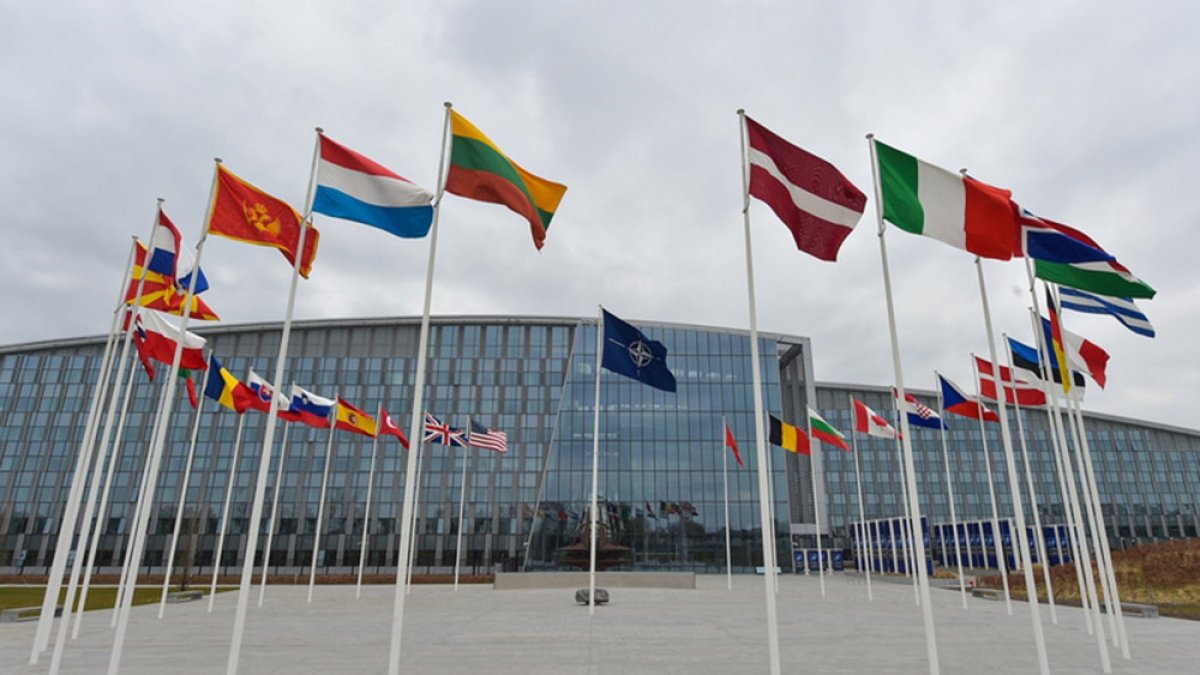 El lder ucraniano continuar su viaje en Bruselas para seguir exigiendo armas