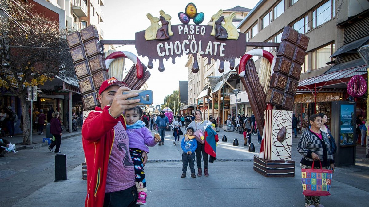 En esta edicin la barra de chocolate superar los 215 metros de largo y ms de dos toneladas de peso Foto Eugenia Neme