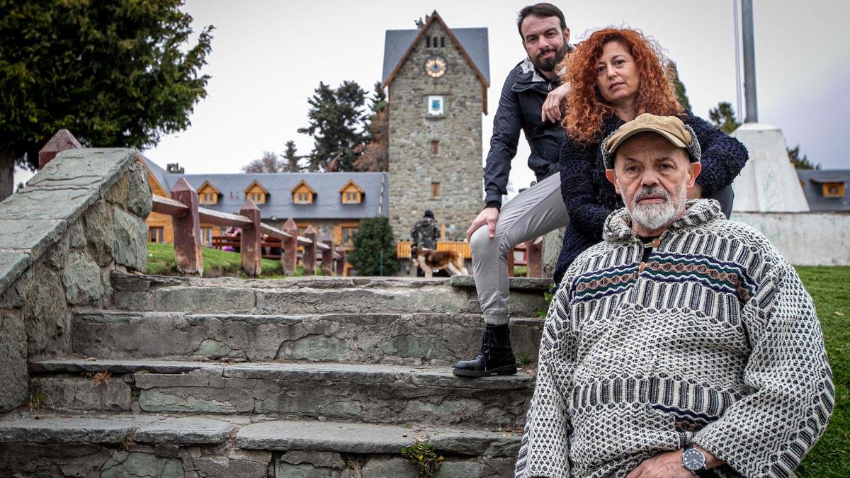 El productor ejecutivo Pablo Ingercher la coguionista Vivi Surez y el director Pablo Nisenson tres de los responsables de Cuentos de la tierra Foto Eugenia Neme
