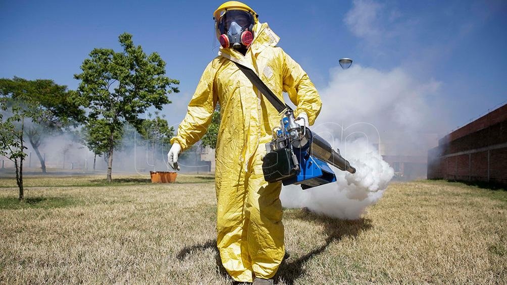 Adems de fumigar y evitar la acumulacin de agua piden estar atentos a los sntomas Foto archivo 