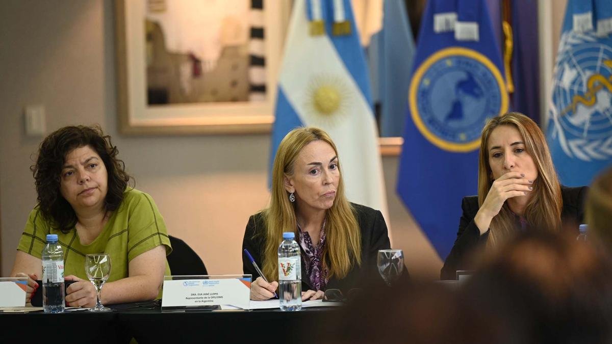Vizzotti junto a las secretarias de Cambio Climtico Romina Picoloti y de Gestin en Transporte Jimena Lpez Foto Leo Vaca