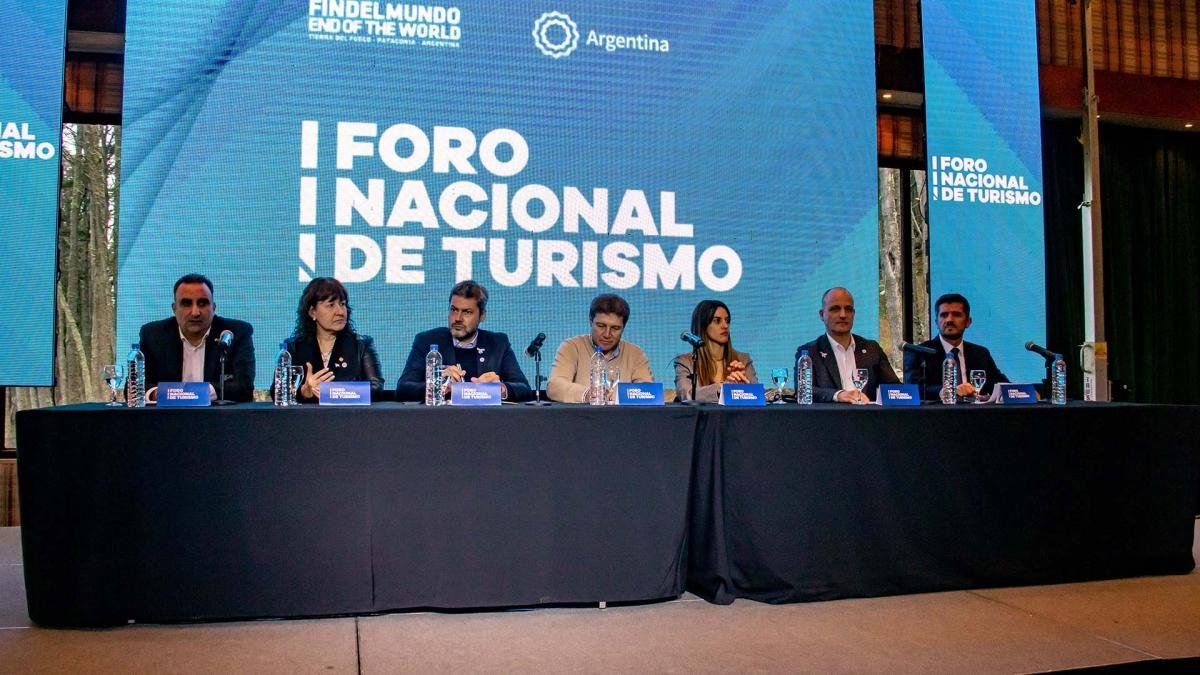 Los disertantes del Foro de Turismo Foto Cristin Urrutia