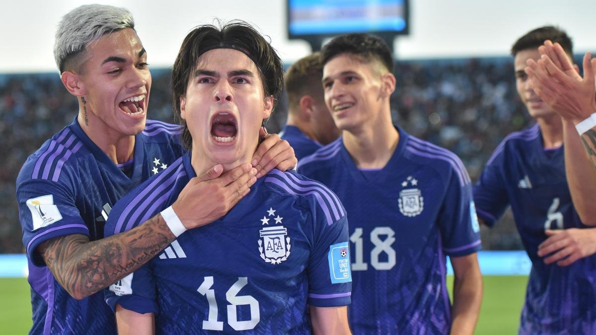 Luka Romero y el festejo del golazo para la Argentina Foto Julin Alvarez