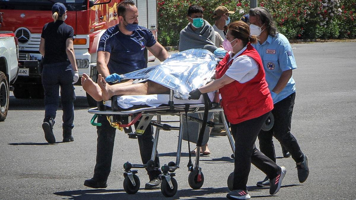 En el operativo de rescate participaron tambin un avin y un helicptero del ejrcito adems de seis barcos que estaban en la zona Foto AFP