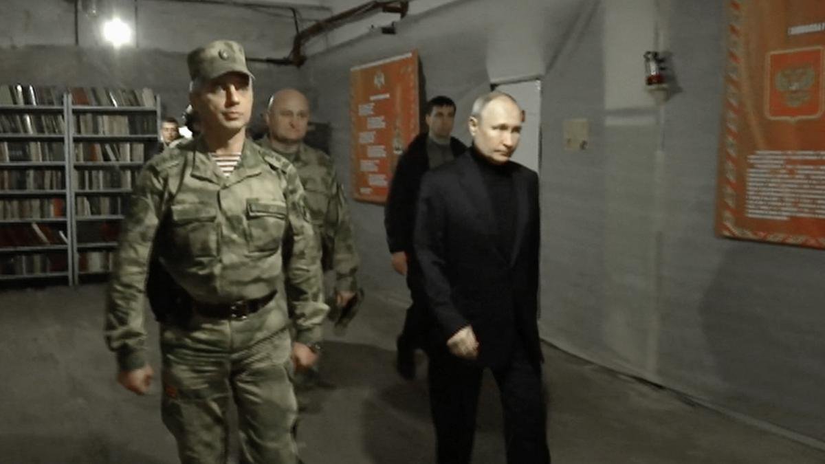 El presidente ruso de visita en el frente de combate en UcraniaFoto AFP