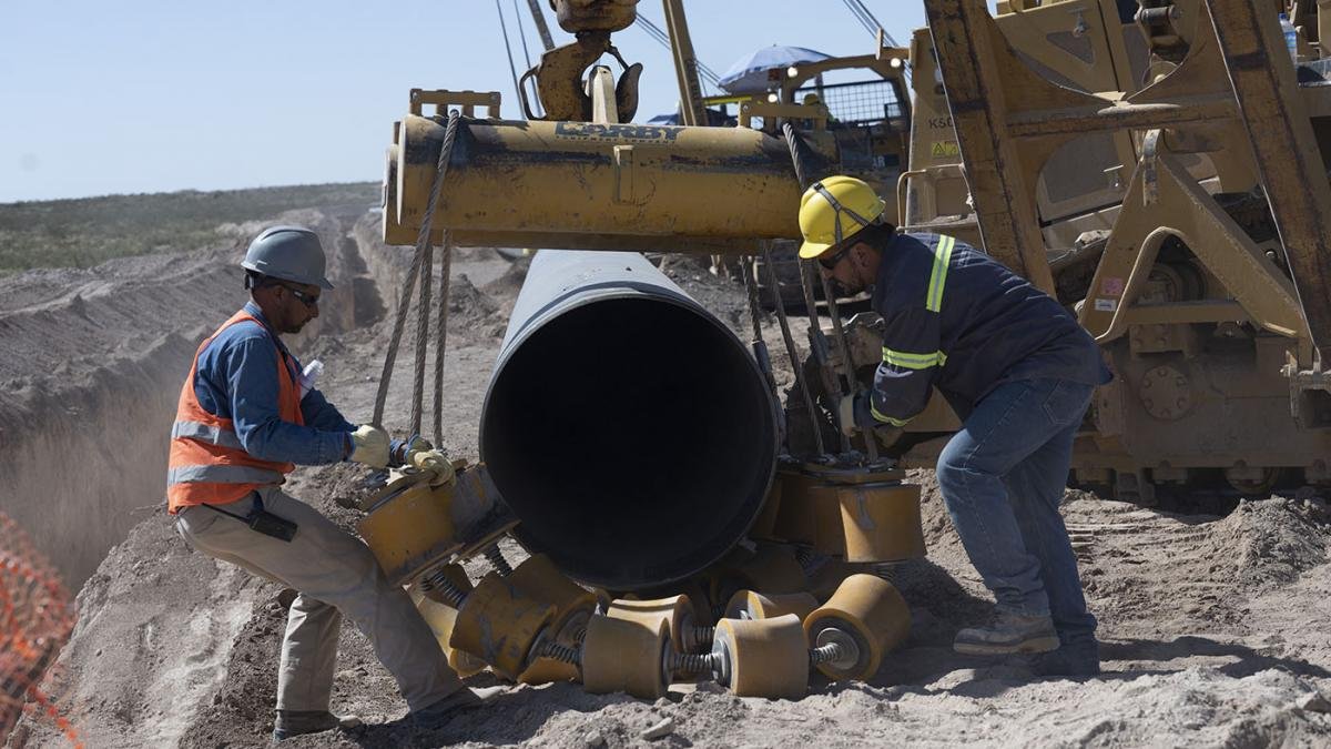 El yacimiento neuquino de Vaca Muerta permitir incrementar en forma importante el volumen de petrleo extrado en Argentina Foto Victoria Gesualdi