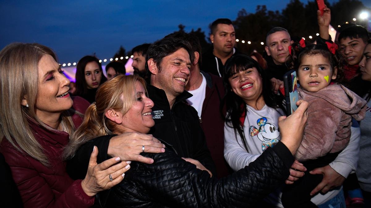 Kicillof expres Es una alegra estar acompaando a Fernando y a Vernica en este festejo Foto Prensa
