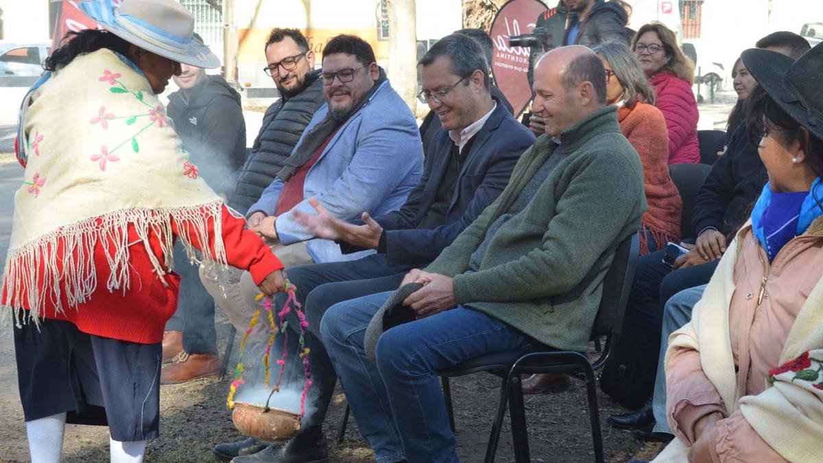 El ritual del sahumado para homenajear a la Pachamama se multiplicar en casi todos los municipios salteos entre el 1 y el 31 de agosto Foto Luis Cornu