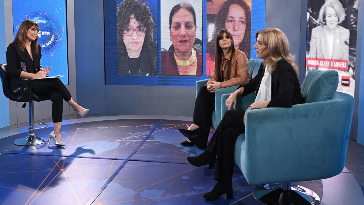 Rosario Lufrano Bernarda Llorente y Jsica Tritten en el conversatorio sobre medios pblicos Foto Prensa TV Pblica