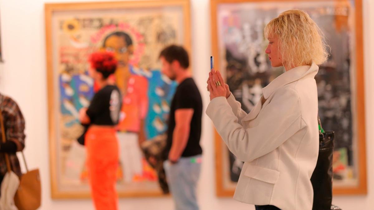 La feria te permite ver lo que estn haciendo los artistas lo que estn pensando y produciendo en este momento asegura Lucrecia Palacios