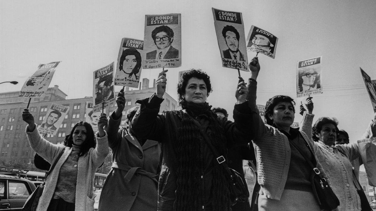 Fotografas de la lucha de mujeres contra la dictadura en ChileFoto Prensa