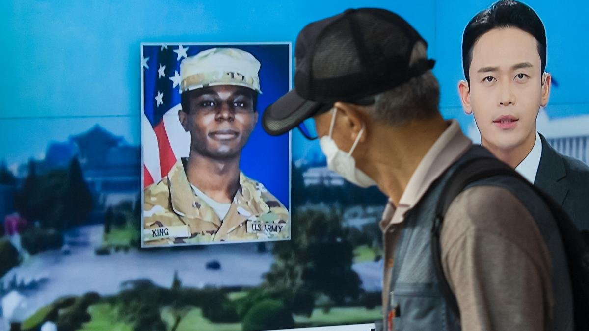 Foto de Travis KIng en un canal de TV en Corea del Sur Foto AFP
