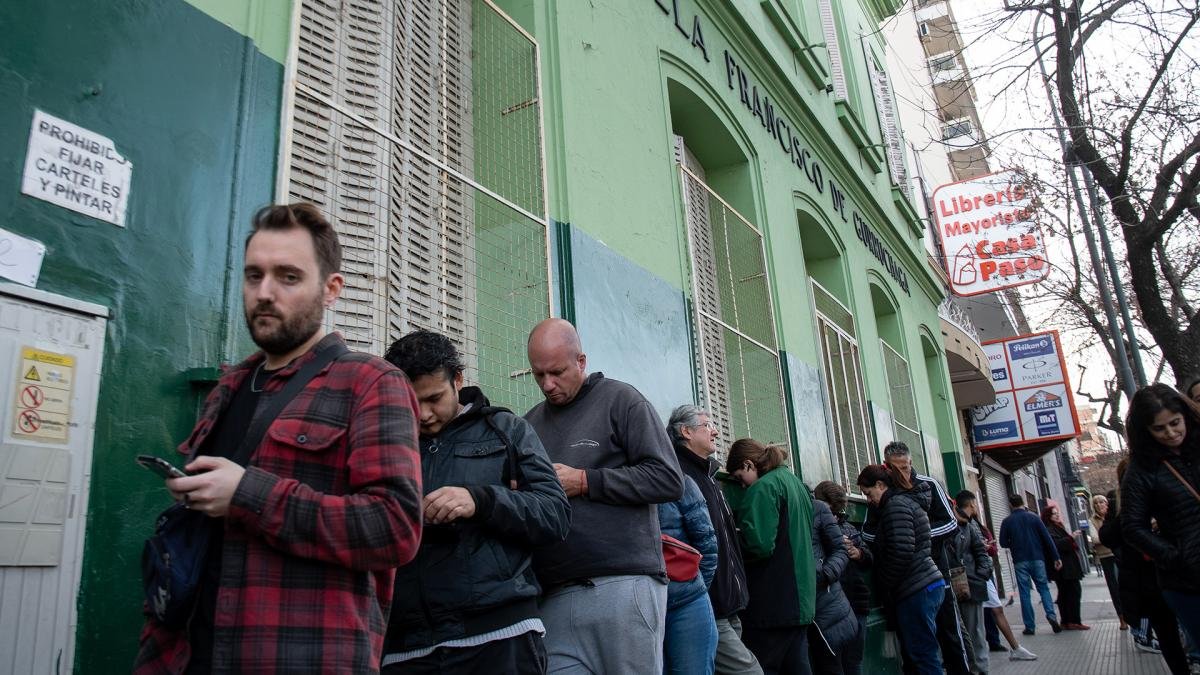La experiencia del voto electrnico en CABA en las PASO dio lugar a severas crticas de la Justicia Electoral y provoc demoras de hasta dos horas Foto Eliana Obregn