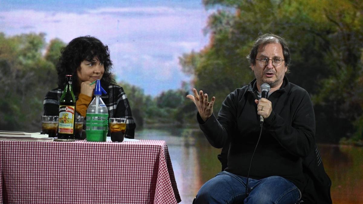 Luca Rodrguez y Martn Kohan en la charla en Rosario Foto Sebastin Granata