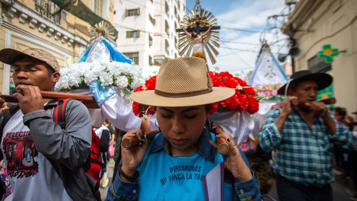 Habr importantes celebraciones religiosas como la Peregrinacin Juvenil a Itat en Corrientes la Fiesta del Milagro en Salta imagen Foto Javier Corbaln