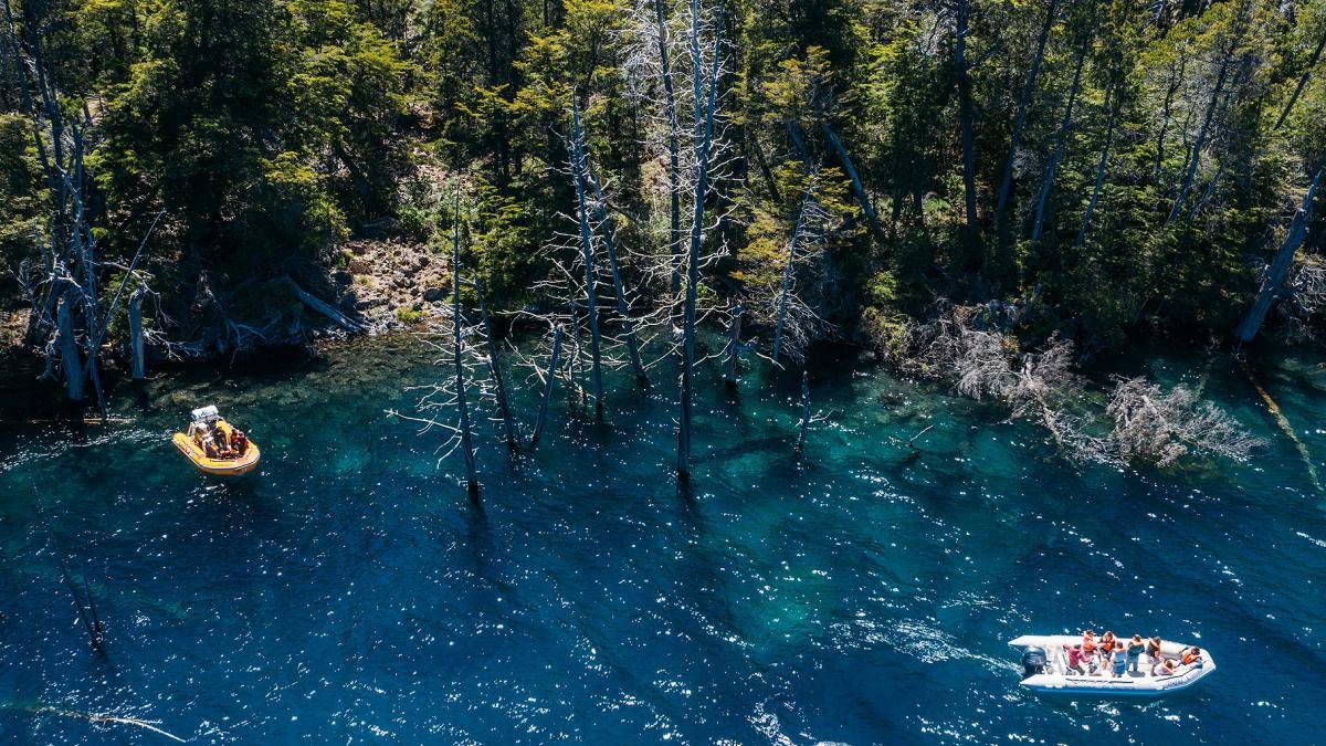 Al lago Traful se puede acceder en una embarcacin o practicando buceo Foto Prensa