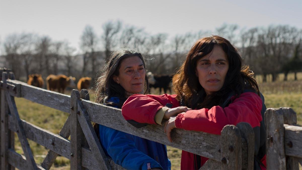 Amigas en un camino de campo Foto Prensa