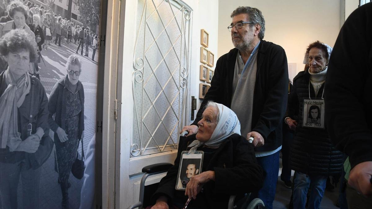 Nora Cortias tambin estuvo presente en la inauguracin de la muestra Foto Pablo Aeli