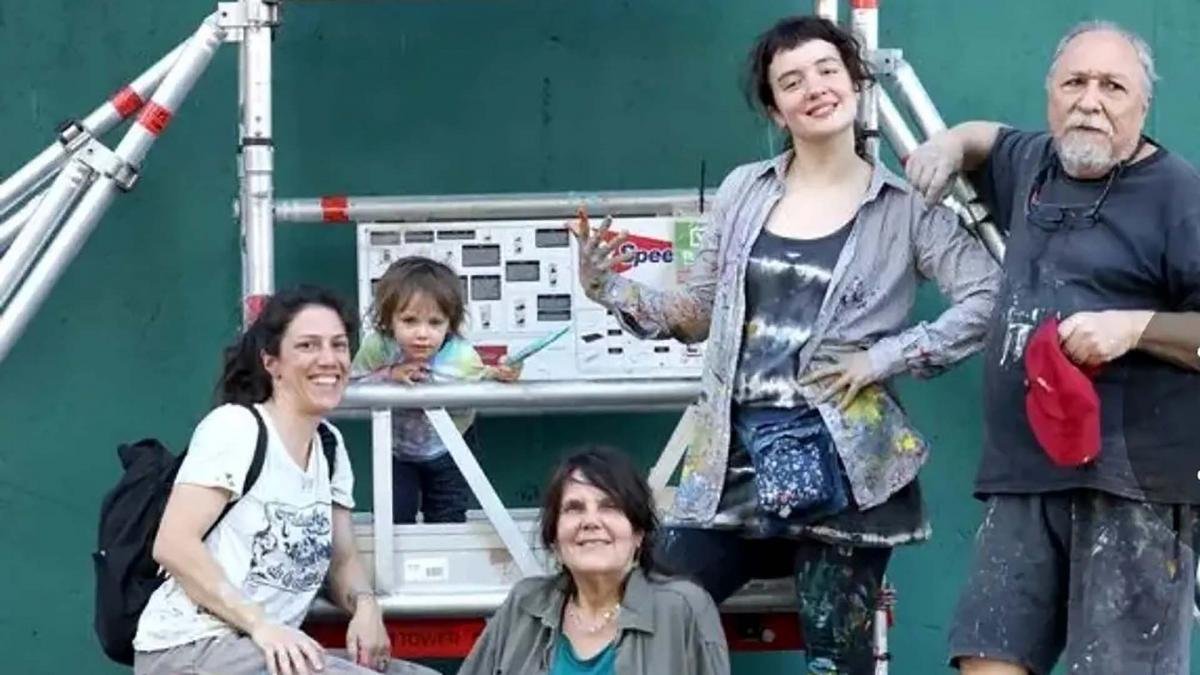 Los artistas que llegaron a pintar las paredes de Stockport Gentileza Omar Gasparini