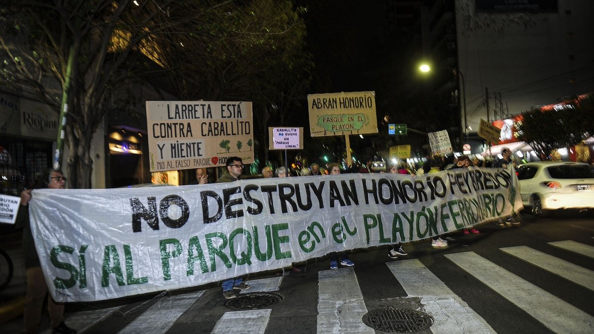 Una protesta de vecinos contra el Parque Lineal Caballito Foto Sille Cris