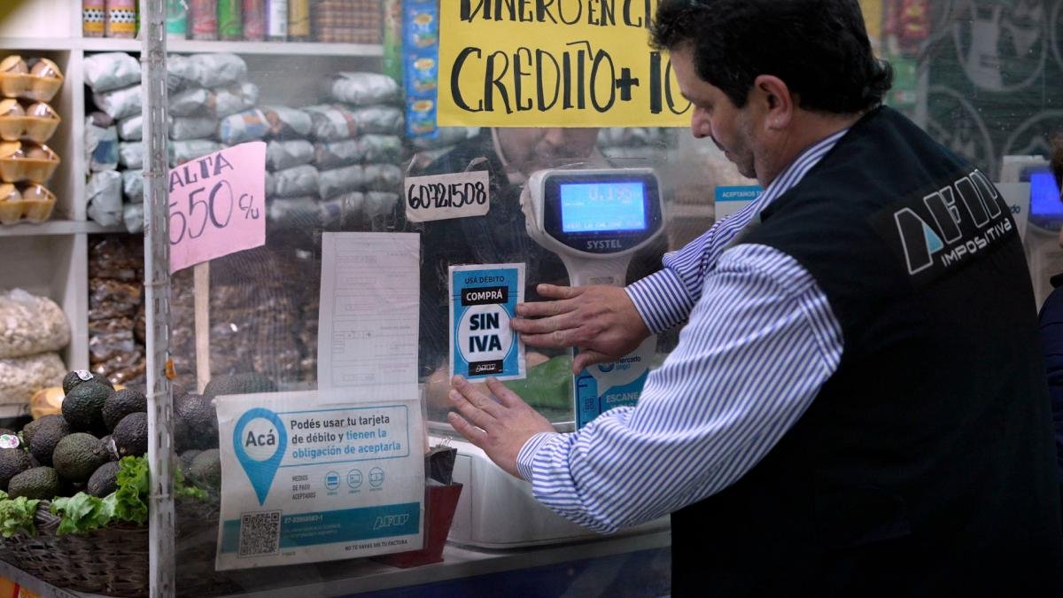 Desde que Compre sin IVA se puso en marcha unas 165 millones de personas ya recibieron el reintegro Foto Prensa AFIP