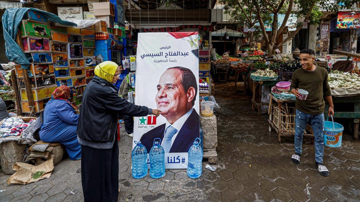 Egipto el pas ms poblado del mundo rabe con 106 millones de habitantes sufre una grave crisis econmica y dos tercios de la poblacin viven debajo de la lnea de pobreza Foto AFP