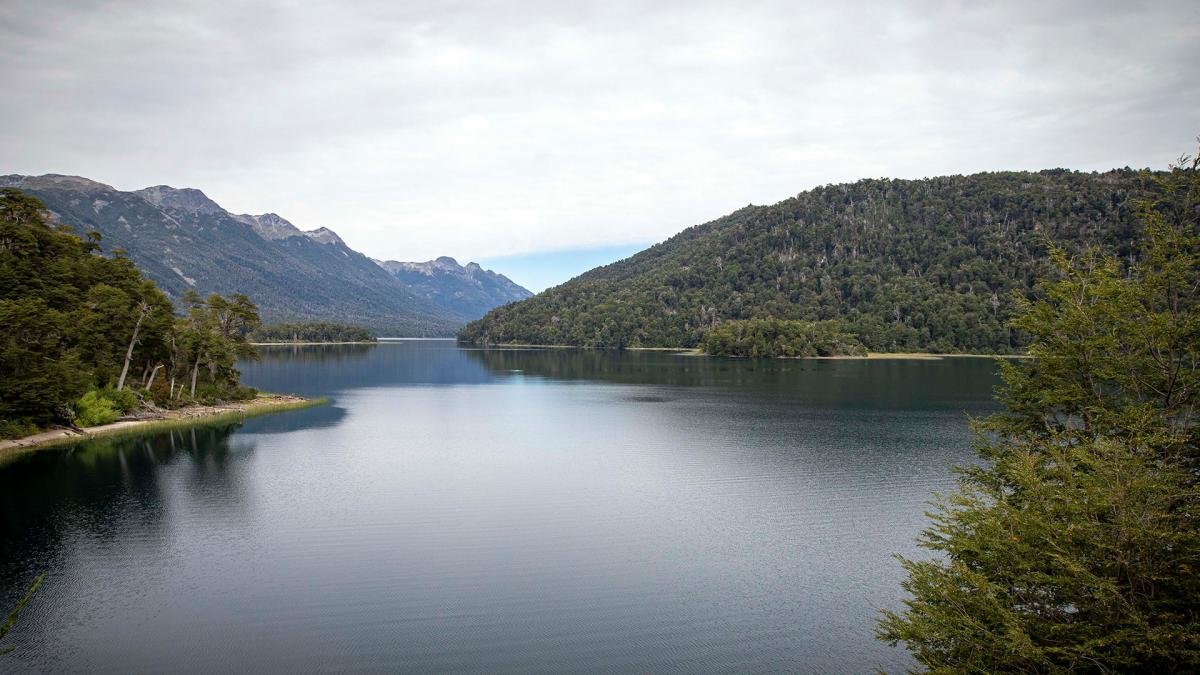 El Lpez es el nico de los refugios que mira directamente al lago Nahuel Huapi