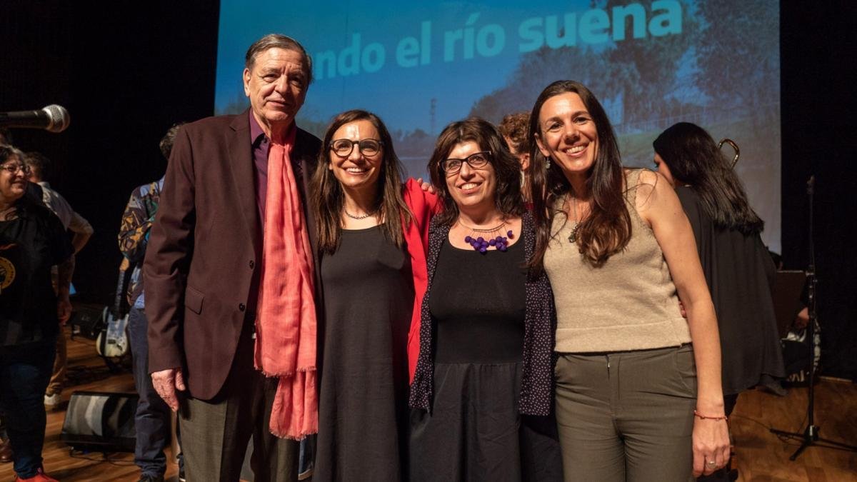 El autor Luis Gusmn la coordinadora de Cultura y Patrimonio Lorena Surez Mara Pa Lpez y Mara Jos Parra Foto Acumar