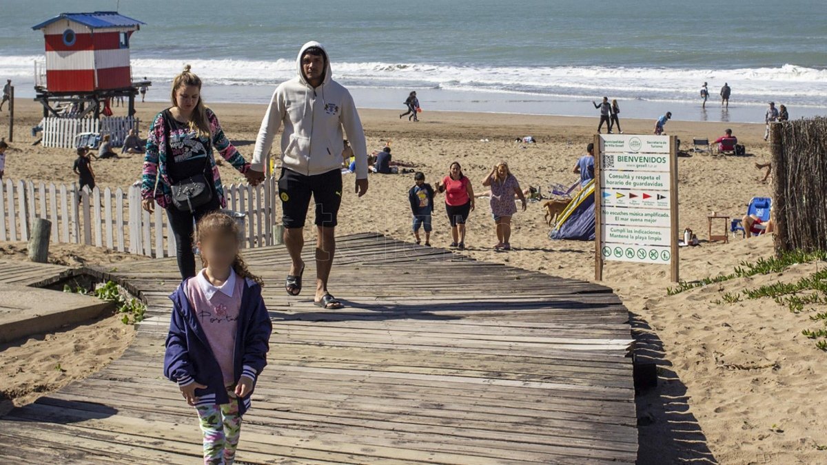 Las playas de Villa Gesell Mar de las Pampas Mar del Sur y Las Gaviotas son un atractivo saliente para este feriado largo Foto Diego Izquierdo