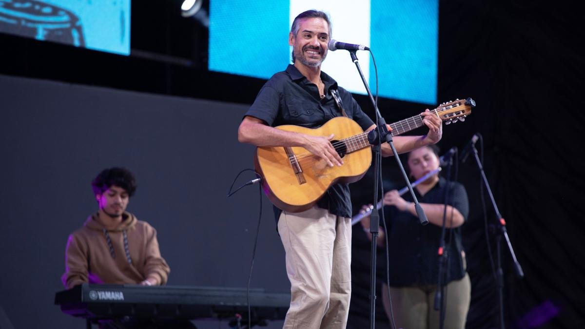 Jose Luis Aguirre Amo este festival al que vena de nio y ya voy a cumplir 32 aos con el canto