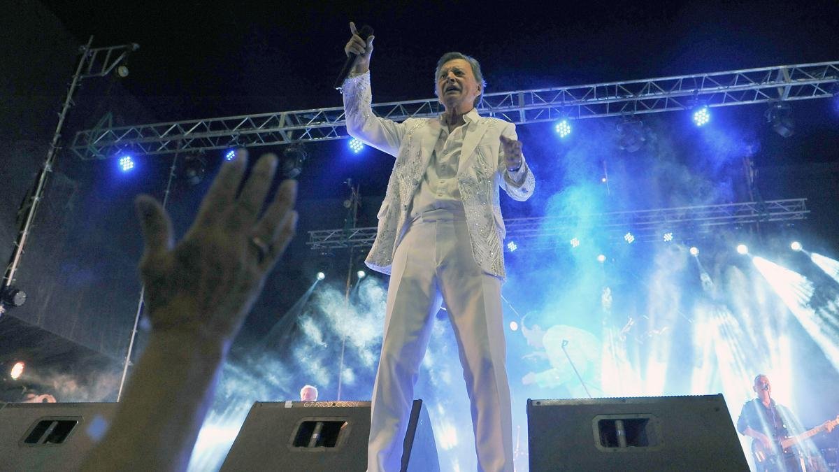 Palito Ortega otro de los firmantes