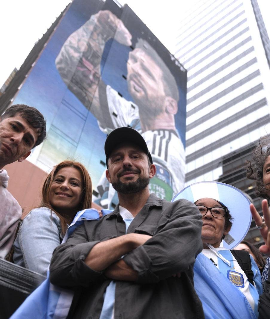 En el centro Martn Ron junto a sus colaboradores Foto Julin lvarez