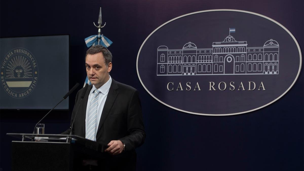 Adorni realizar una conferencia de prensa desde las 11