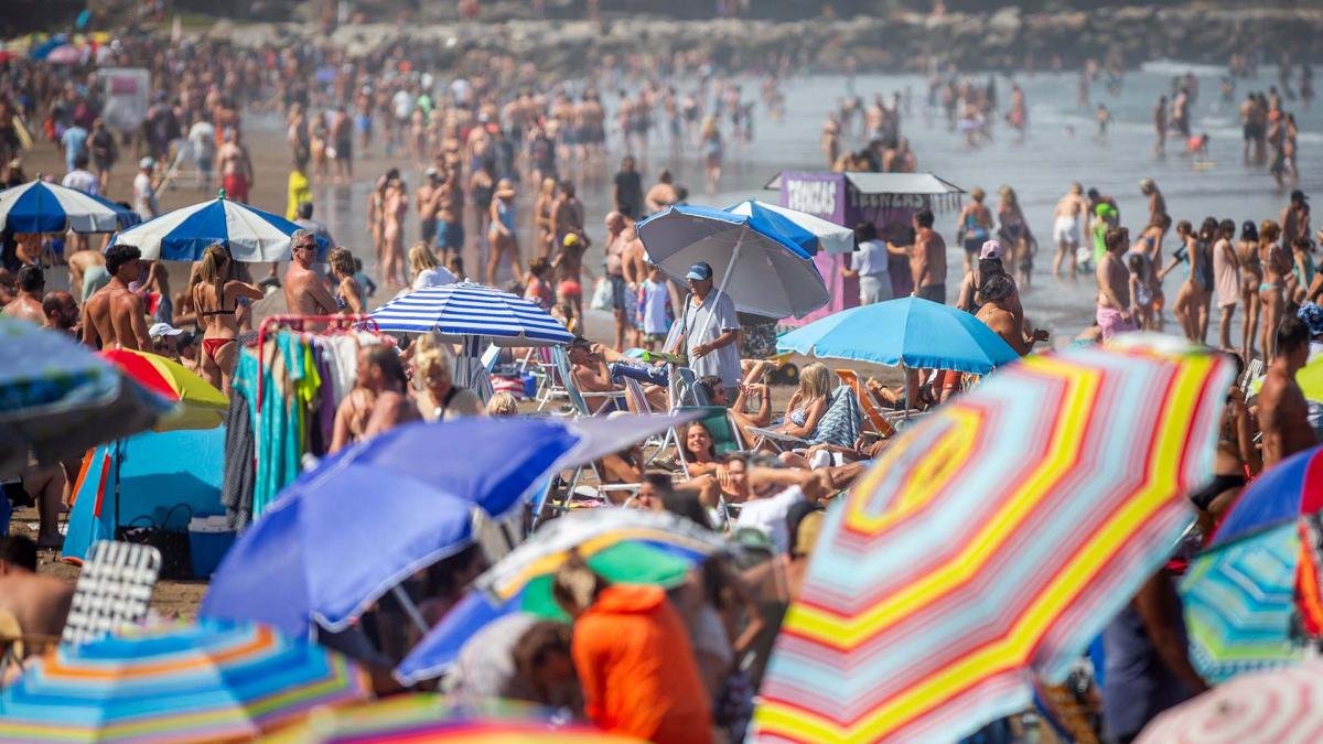 Las playas de Mar del Plata recibieron a ms de 15 millones de turistas desde el 1 de diciembre hasta el 15 de enero Foto Diego Izquierdo