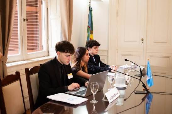 🇺🇳✨FIN DE SEMANA DE MODELO DE ONU EN LA CIUDAD 📢🌍 Está tarde quedó inaugurado el XXV Modelo de Naciones Unidas en San Francisco 👉🏻 Más de 600 jóvenes de nuestra ciudad,