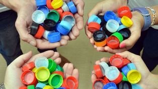 Arranca Ecolegio, la campaña para reciclar botellas y tapas de plástico