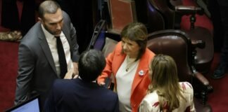 Bullrich acepta que se reescriban artículos y negocia con la CGT el aporte obligatorio para la cuota sindical
