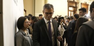 Menem tuvo que mandar a buscar nueve diputados por tierra porque no consiguen vuelos para llegar a dar quórum