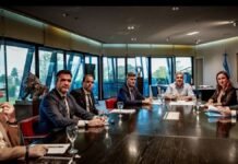 Llaryora impulsa una ley para prohibir naranjitas ilegales y limpiavidrios en la provincia