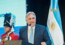 Mientras sigue la tensión con la UEPC, la Provincia lanza un bono escolar para estatales