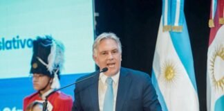 Mientras sigue la tensión con la UEPC, la Provincia lanza un bono escolar para estatales