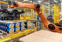 Moura cierra dos líneas de producción y ahora importará baterías de Brasil