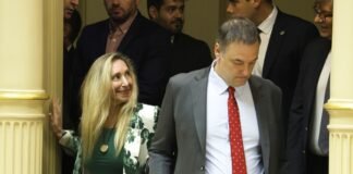 Ahora investigan un posible viaje de Adorni al Caribe