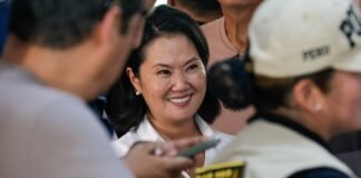 Keiko Fujimori lidera la elección en Perú y habrá balotaje