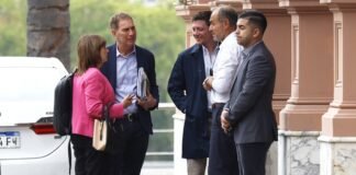 Los ministros dicen que hay que echar a Adorni para tener un vocero contra la crisis de los créditos hipotecarios