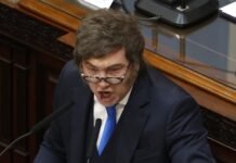 Molesto por una nota de La Nación, Milei atacó a Fernán Saguier con un durísimo mensaje